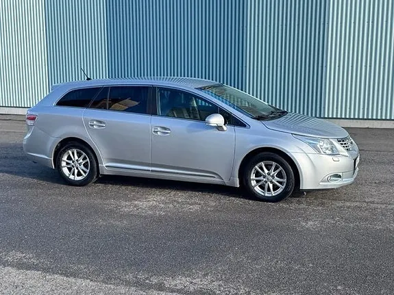 Toyota Avensis 2011 photo 2