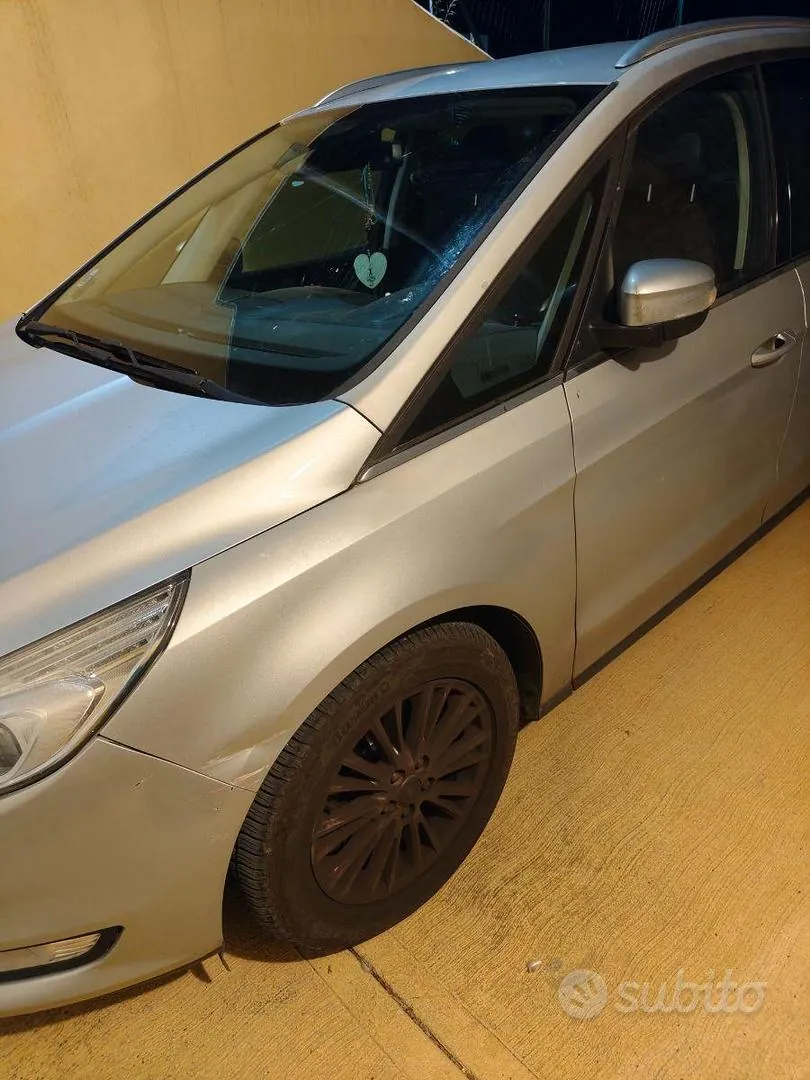 Ford Galaxy 2017 photo 2