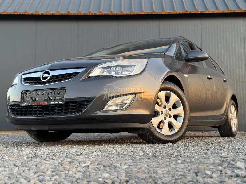 Opel Astra J 2012 photo 2