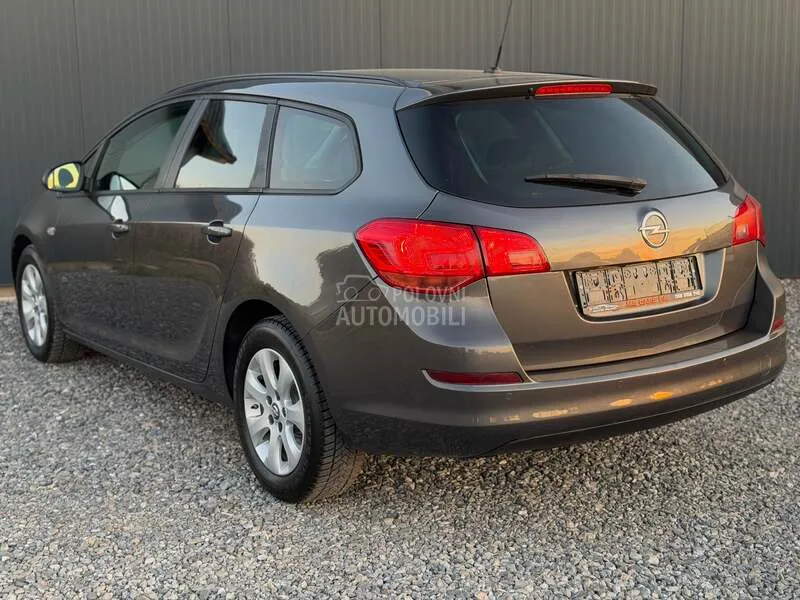Opel Astra J 2012 photo 5