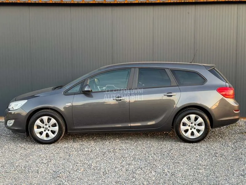 Opel Astra J 2012 photo 4