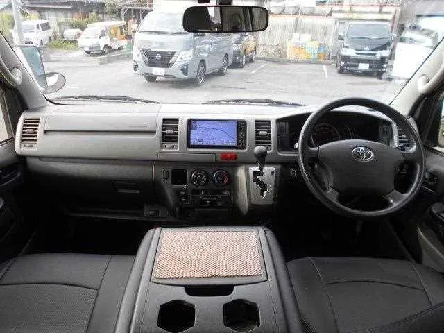 Toyota Hiace 2012 photo 3