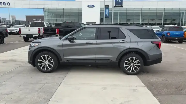 Ford Explorer 2026 photo 5