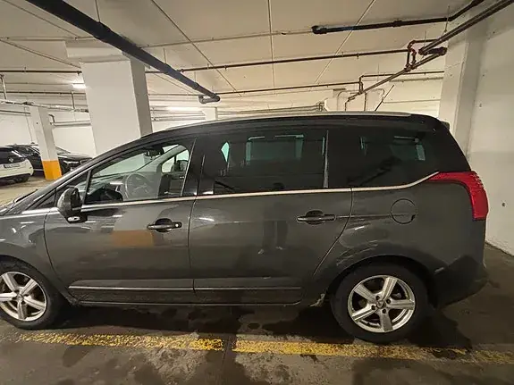 Peugeot 5008 2010 photo 2