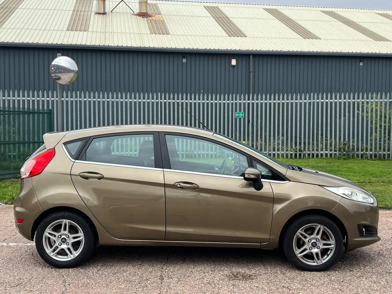 Ford Fiesta 2013 photo 5