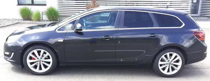 Opel Astra 2013 photo 2