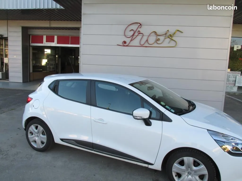 Renault Clio 2013 photo 2