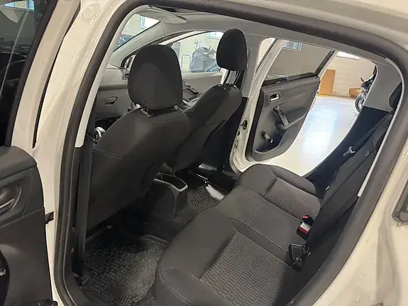 Peugeot 208 2018 photo 3