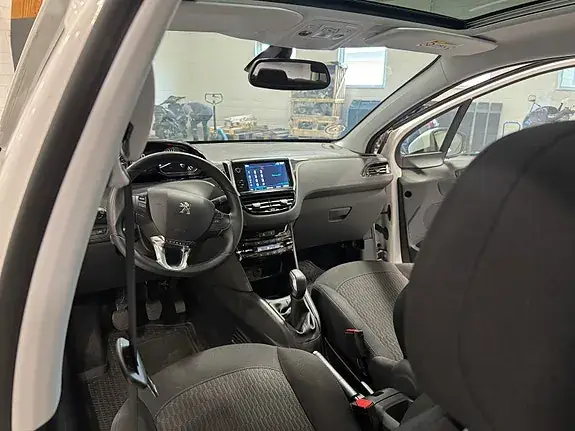 Peugeot 208 2018 photo 5