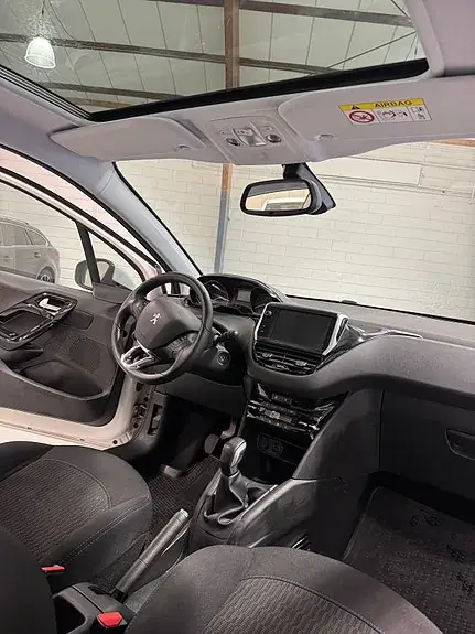 Peugeot 208 2018 photo 2