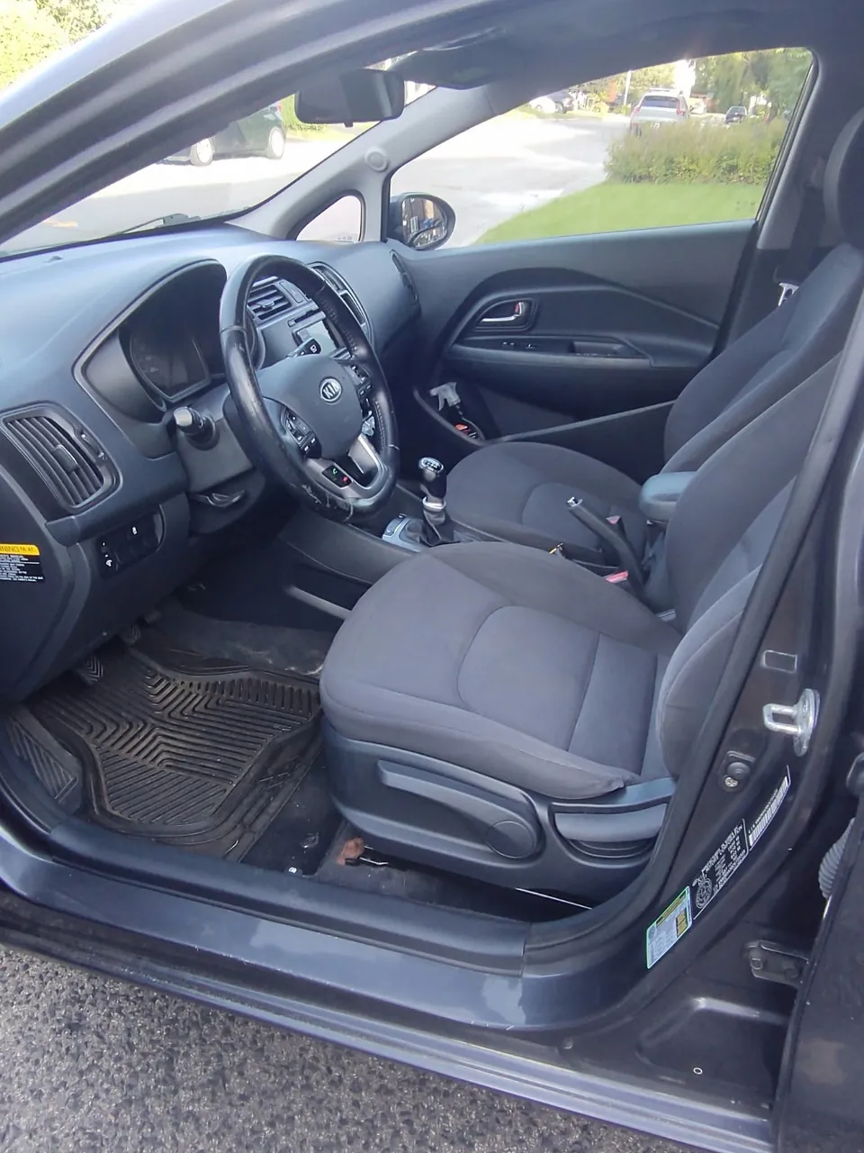 Kia Rio 5-Door 2012 photo 4