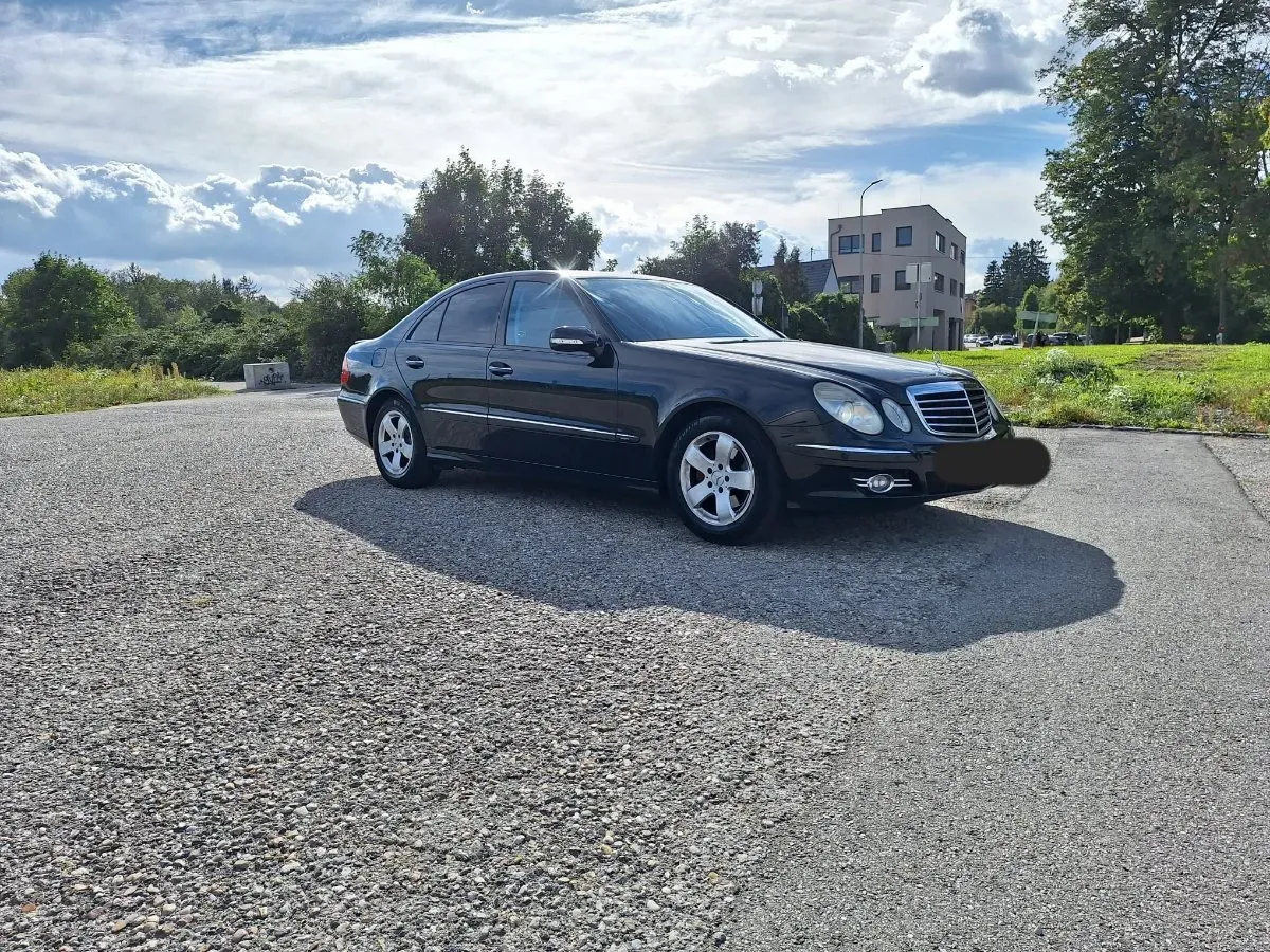 Mercedes-Benz E-Class 2009 photo 2