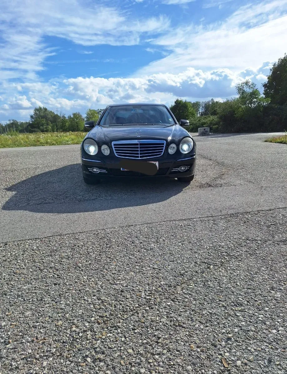 Mercedes-Benz E-Class 2009 photo 3