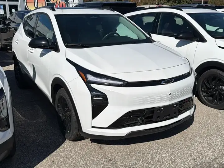 Chevrolet Bolt 2027 photo 3