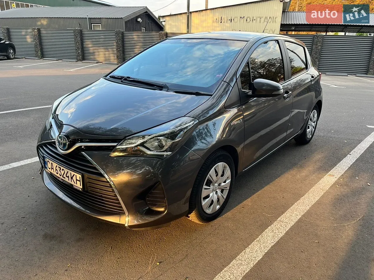 Toyota Yaris 2015 photo 3