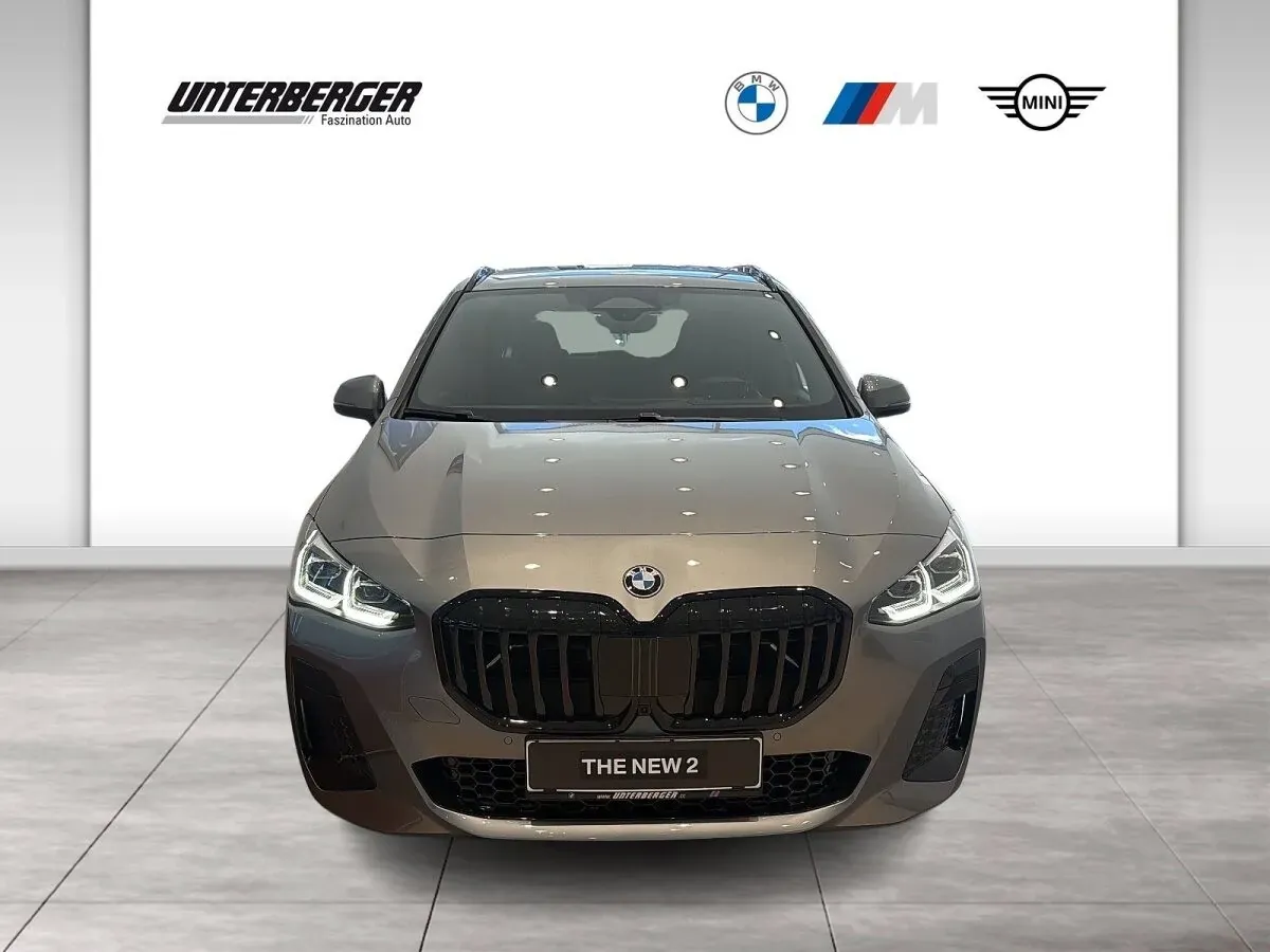 BMW 2 Series photo 2