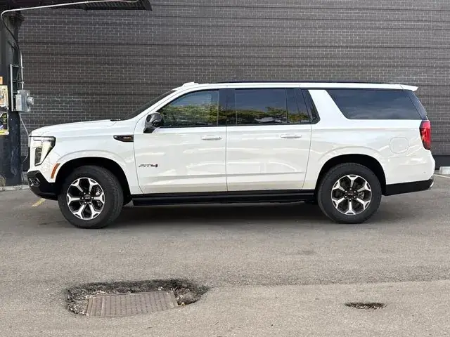 GMC Yukon Xl 2027 photo 3