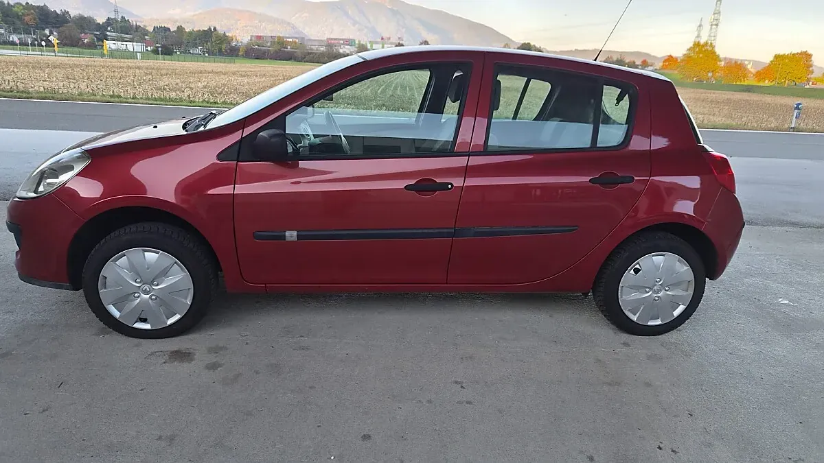 Renault Clio 2006 photo 2