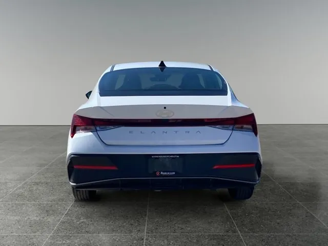 Hyundai Elantra 2025 photo 5
