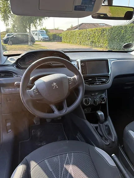 Peugeot 208 2015 photo 5