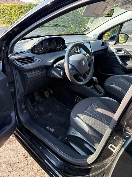 Peugeot 208 2015 photo 4