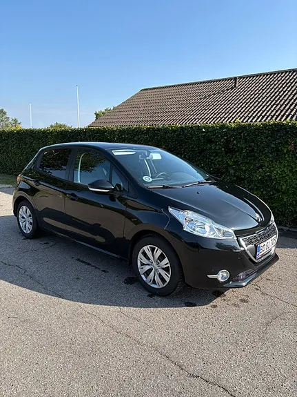 Peugeot 208 2015 photo 2