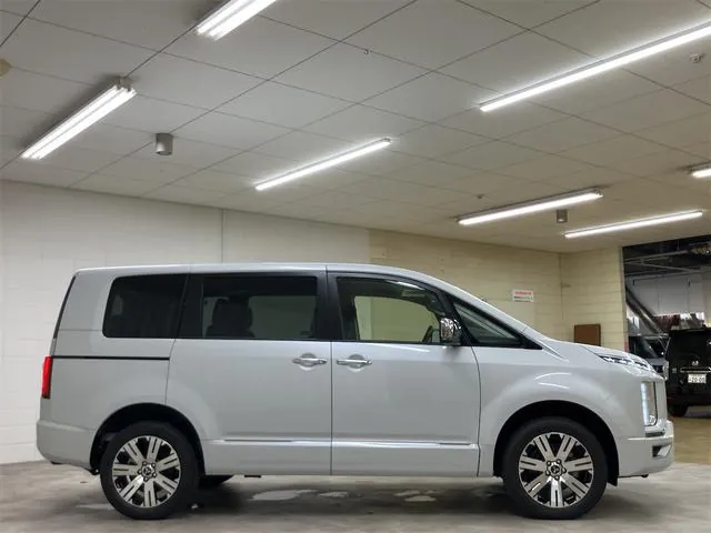 Mitsubishi Delica D:5 2025 photo 4