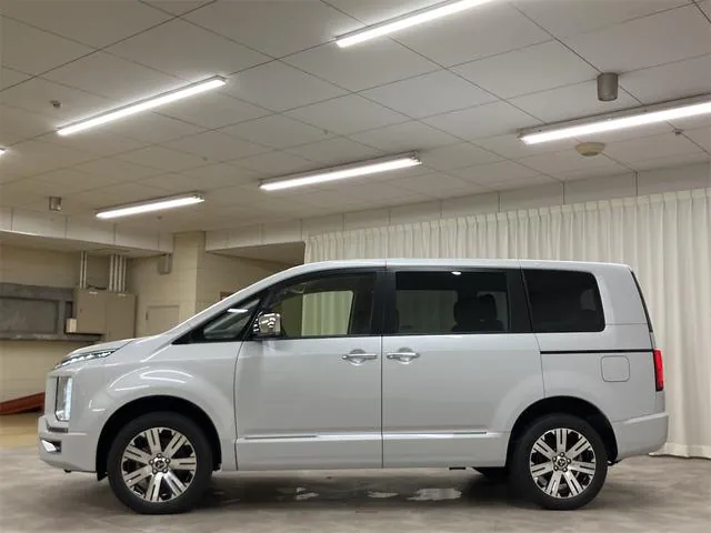Mitsubishi Delica D:5 2025 photo 5