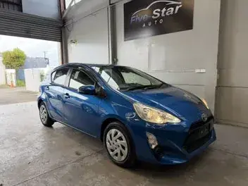 Toyota Aqua 2016 photo 2