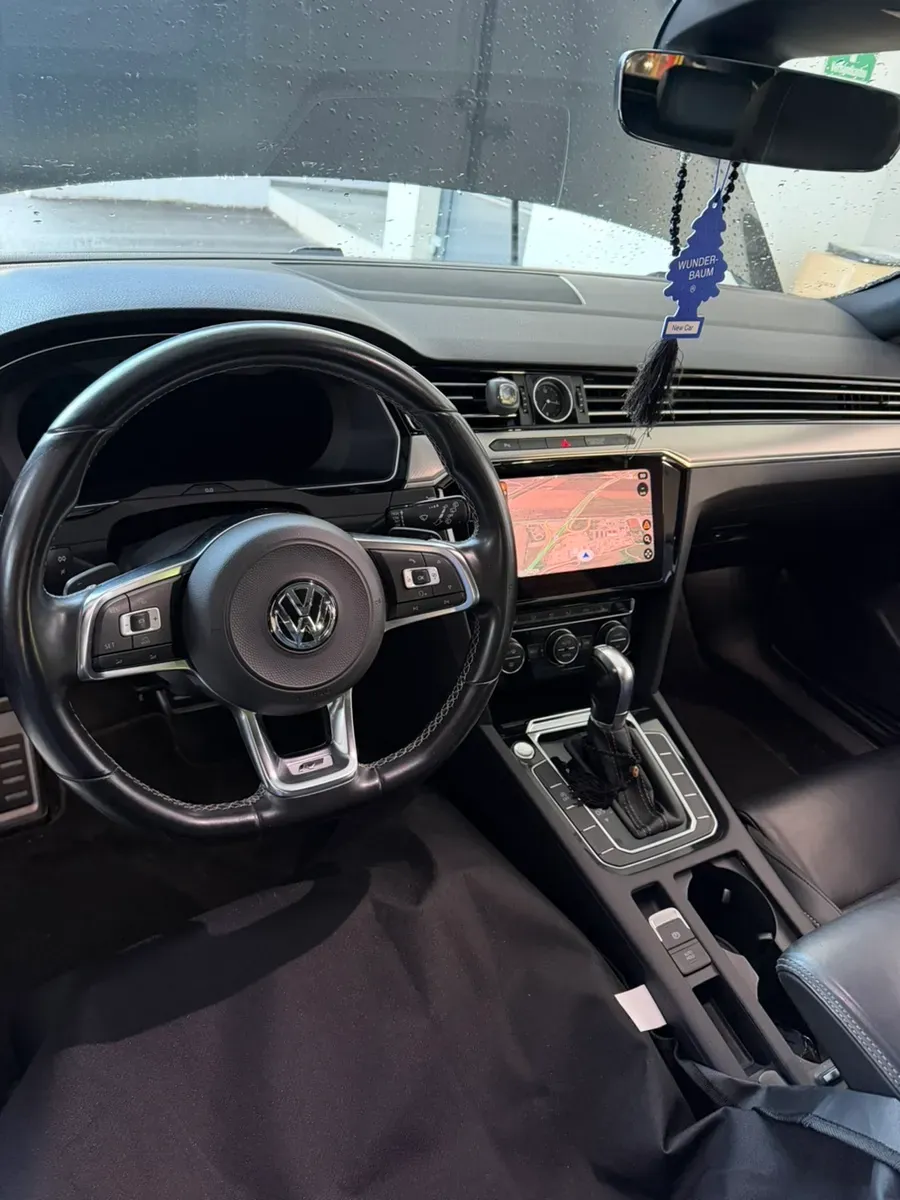 Volkswagen Passat 2019 photo 2