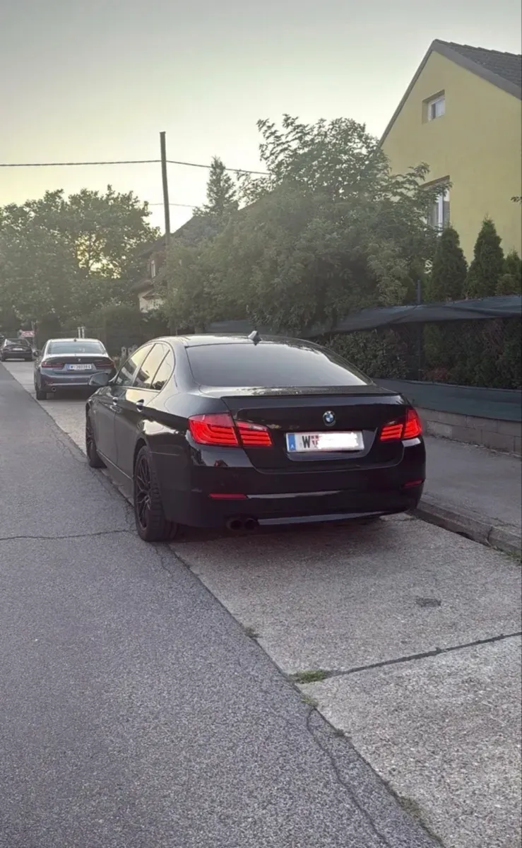 BMW 5 Series 2011 photo 3