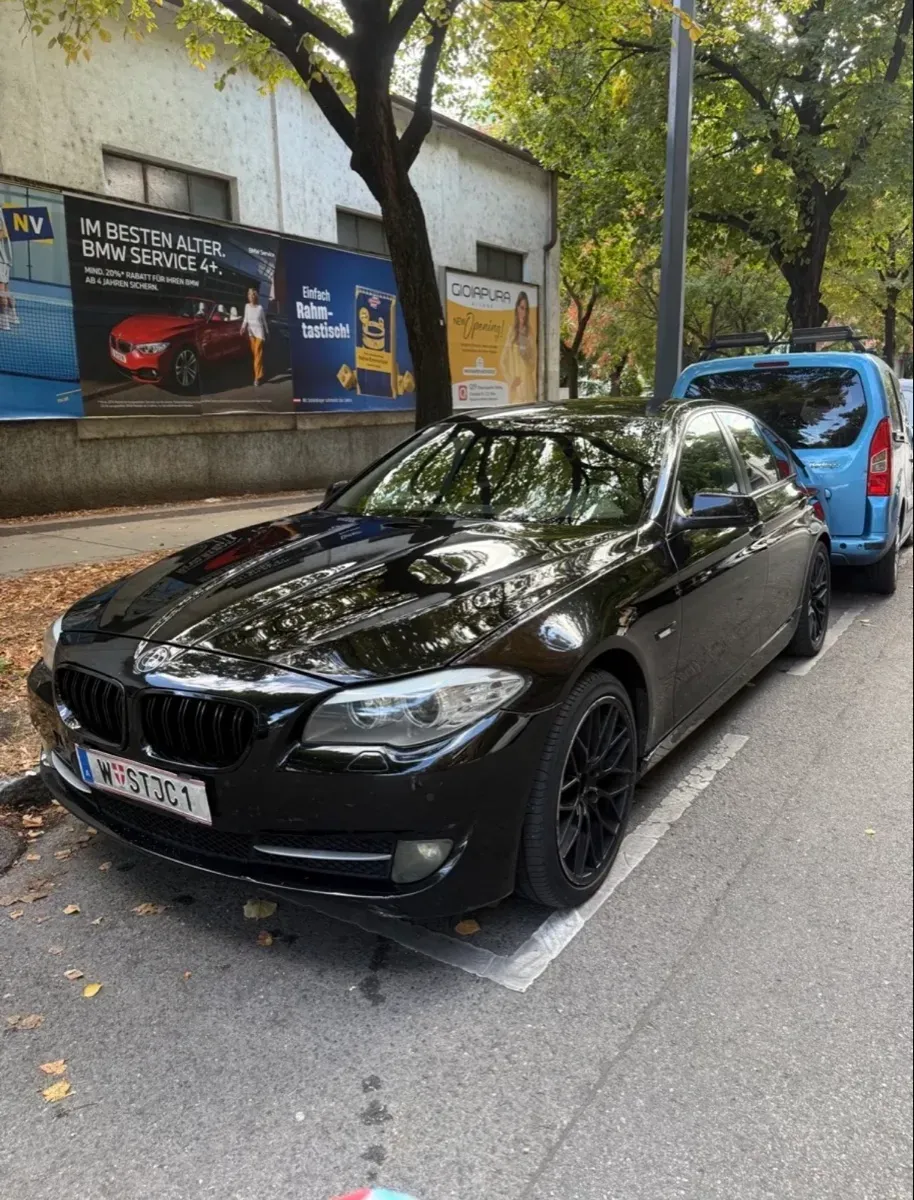 BMW 5 Series 2011 photo 2
