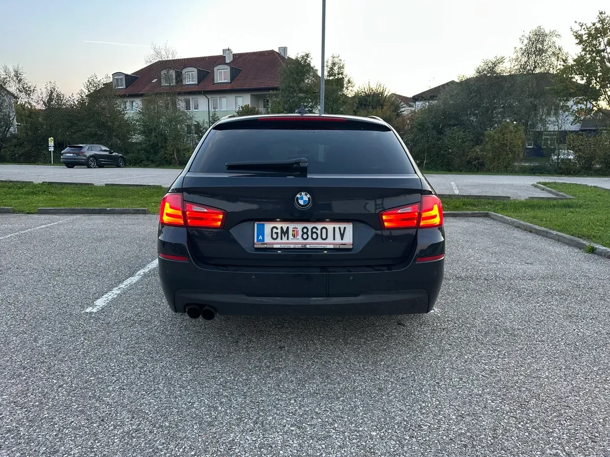 BMW 5 Series 2011 photo 2