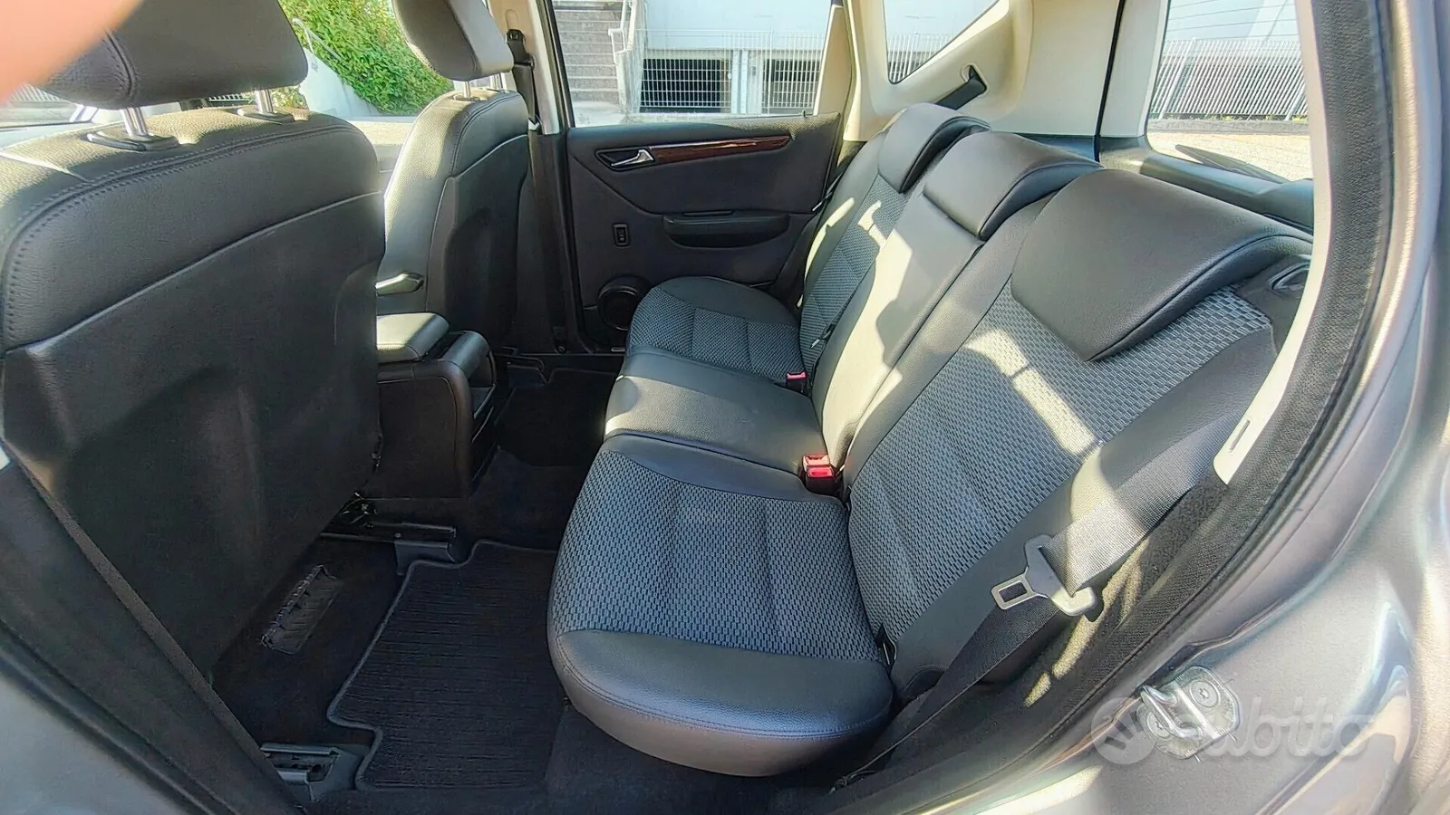 Mercedes-Benz A-Class 2011 photo 5