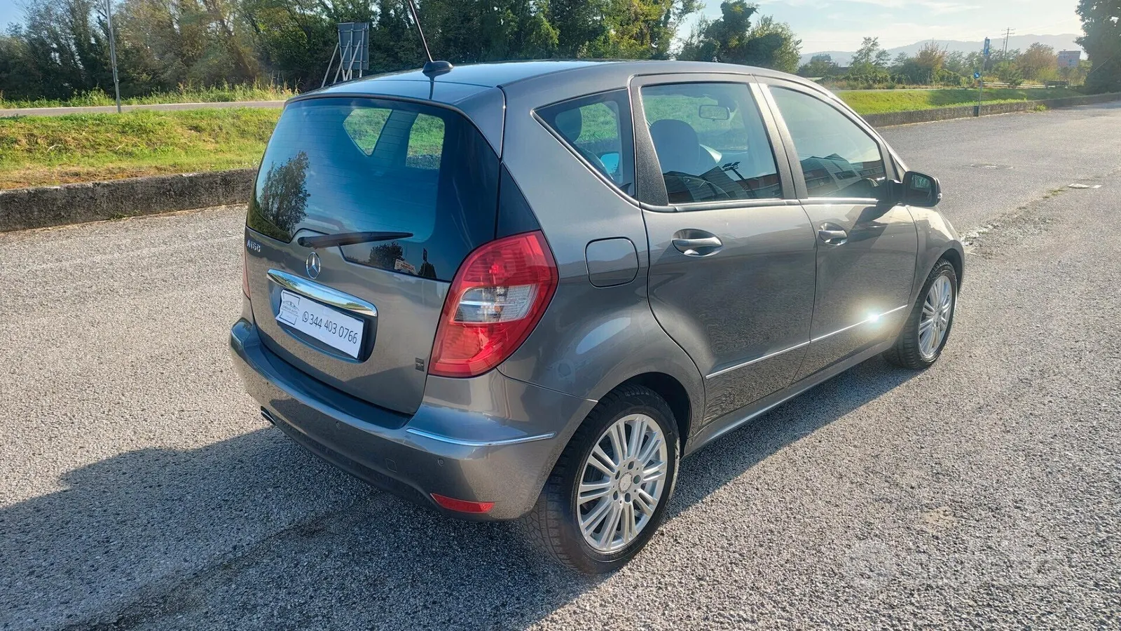 Mercedes-Benz A-Class 2011 photo 2