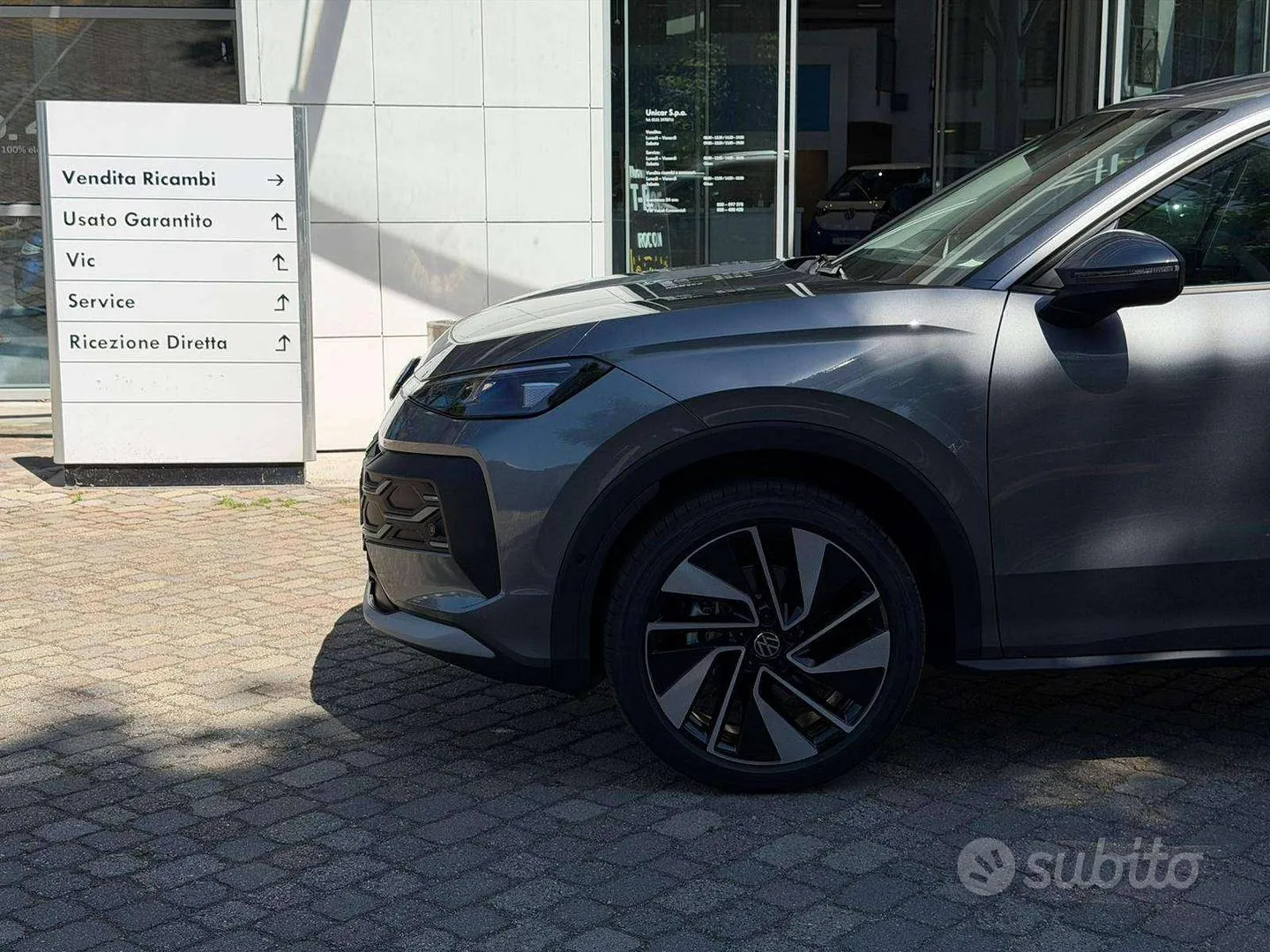 Volkswagen T-Roc photo 2