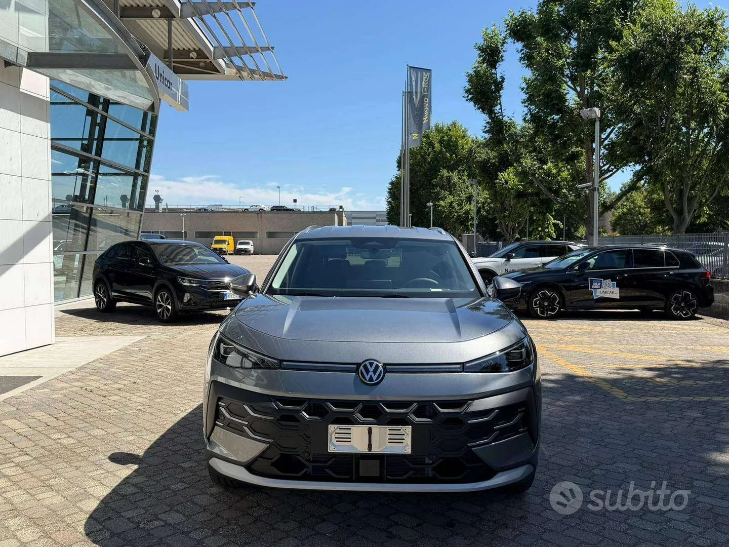 Volkswagen T-Roc photo 3