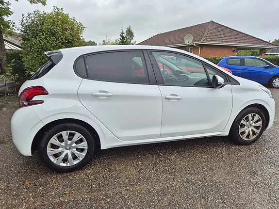 Peugeot 208 2018 photo 5