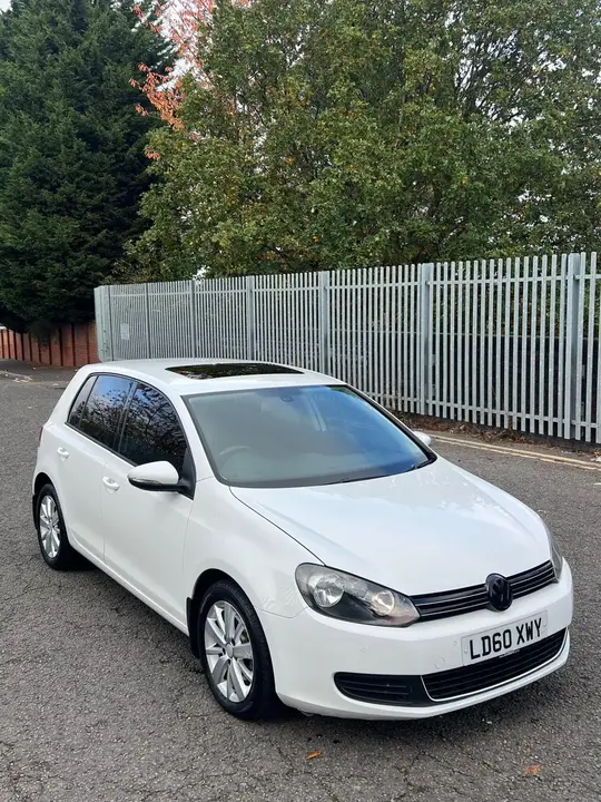 Volkswagen Golf 2010 photo 2