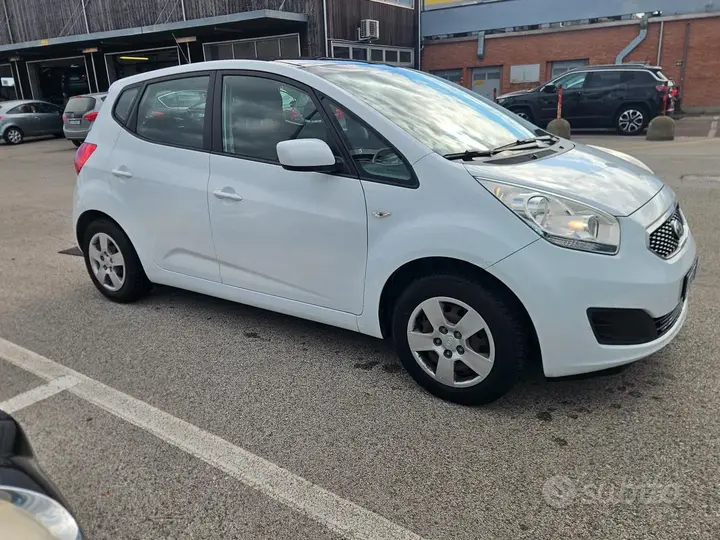 Kia Venga 2013 photo 4