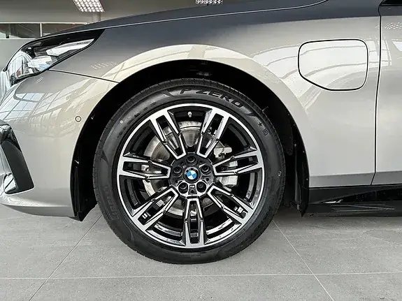 BMW 530E 2027 photo 4