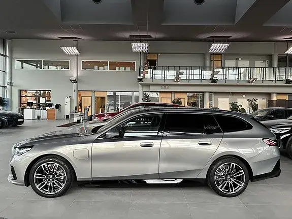 BMW 530E 2027 photo 3