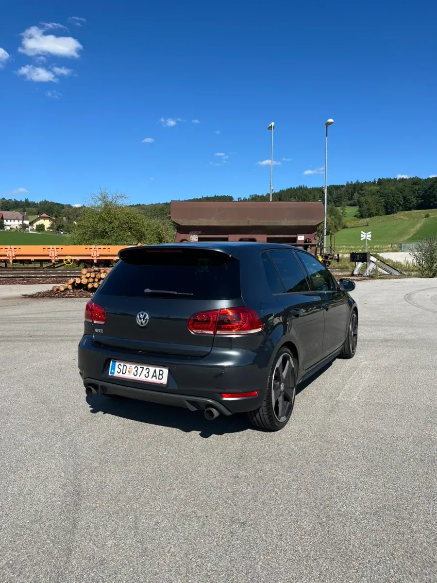 Volkswagen Golf Gti 2012 photo 3