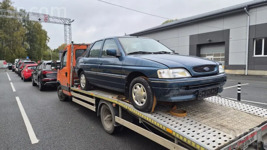 Ford Escort 1994 photo 2