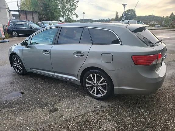 Toyota Avensis 2014 photo 5
