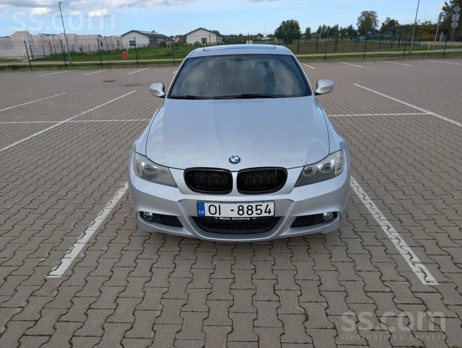 BMW 320 2010 photo 2