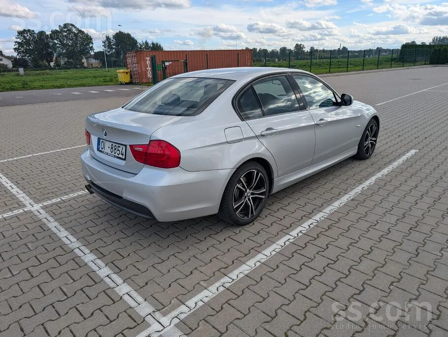 BMW 320 2010 photo 4