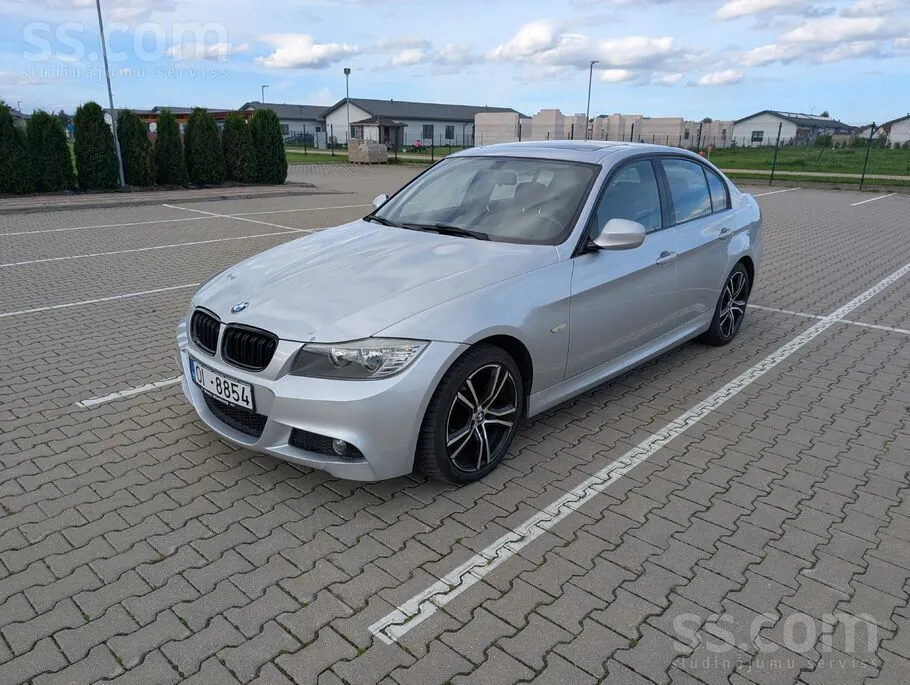BMW 320 2010 photo 3