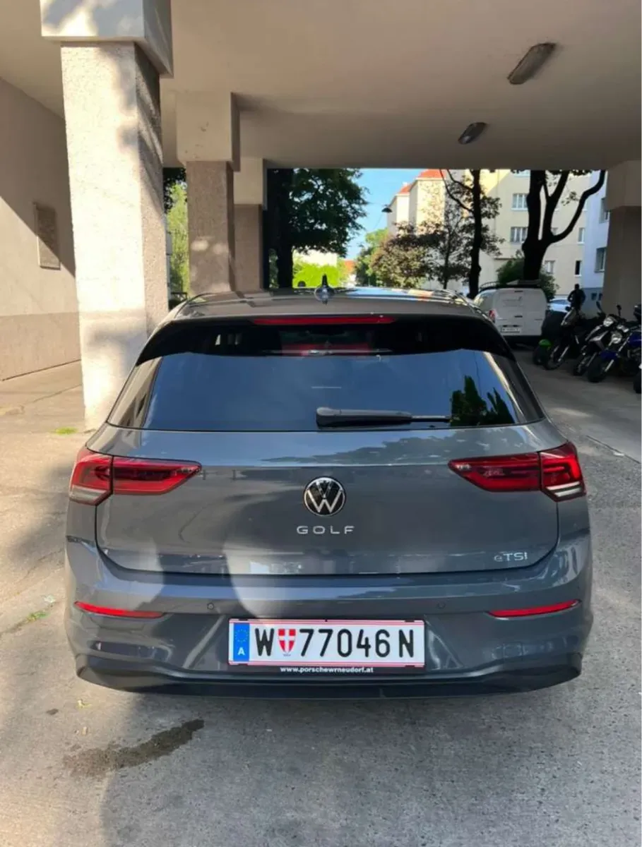 Volkswagen Golf 2023 photo 2