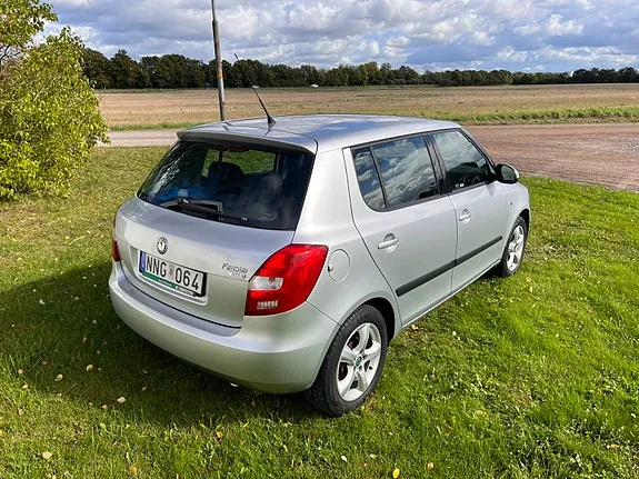 Skoda Fabia 2008 photo 2